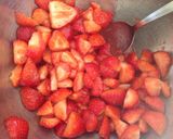 Foto del passaggio 1 della ricetta Panna cotta con salsa di fragole