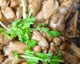 รูปขั้นตอนการทำที่ 3 ของ ไก่ผัดกระเทียม