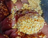 A picture of step 3 of Til Gud Laddoo.