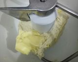 Foto langkah ke 2 dari resep Swirl Chocolate Bread.
