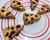 Foto langkah ke 4 dari resep Cranberry Chocolate Scones.