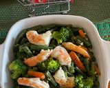 Hình bước làm 2 của món Bông cải xào tôm (vegetables with shrimp)