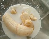 A picture of step 1 of Banana milkshake.