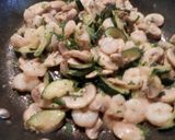 Foto del paso 6 de la receta Salteado de calabacín y gambas