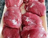 Foto del paso 1 de la receta: Carrilleras de cerdo al vino