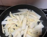 Hình bước làm 1 của món Lẩu Gà Lá É Măng Chua Ăn Kèm Các Loại Nấm