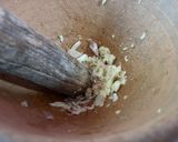 รูปขั้นตอนการทำที่ 2 ของ หนังไก่ทอดกระเทียม