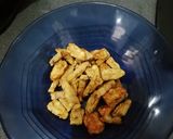 Foto langkah ke 1 dari resep Tumis jamur kancing.