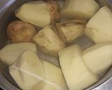 Foto del paso 2 de la receta: Puchero de pollo y caracú de cerdo