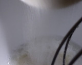 Foto del paso 2 de la receta: Bizcochuelo de leche caliente