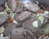 Foto del paso 2 de la receta Carrilleras a los dos vinos
