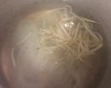 รูปขั้นตอนการทำที่ 2 ของ ก๋วยเตี๋ยวหมี่ลูกชิ้น 🍜