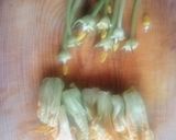 Foto del paso 1 de la receta: Zuppa di fiori di zucca (Sopa de flores de calabaza)