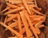 Sült édesburgonya hasábok recept fázis 1 fotója