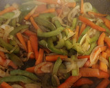 Foto del paso 3 de la receta: Fideos vegetales con verduras y huevo