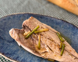 Foto del paso 3 de la receta: Lechola a la plancha con ajetes