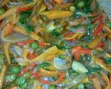 A picture of step 2 of Chips,fried egg and veggies sauce.