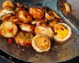 Foto langkah ke 5 dari resep Telur Rebus Goreng.