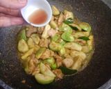 รูปขั้นตอนการทำที่ 3 ของ แกงเขียวหวานไก่ผัดแห้ง