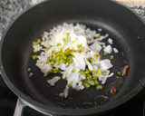 Foto del paso 3 de la receta: Fideos a la cazuela y fessolets con salchichas y rebozuelos