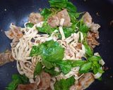 รูปขั้นตอนการทำที่ 4 ของ เฟตตูชินี่,กะเพรา,หมูสไลด์,ไข่ดาว - คีโต