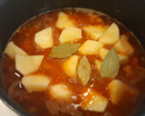 Foto del paso 4 de la receta: Pulpo encebollado con chorizo y patatas