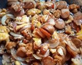 Foto langkah ke 6 dari resep Tumisan TeSosTel (Tempe Sosis Telur).