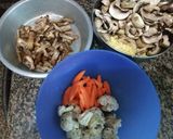 Foto langkah ke 1 dari resep Tumis Jamur Kancing.