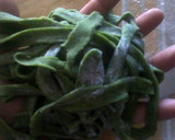 Foto del paso 9 de la receta: Fideos de espinaca, (Fideos verdes y con sabor) deliciosos 😋 deliciosos 😋