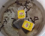 A picture of step 2 of Ginger ice tea drink.