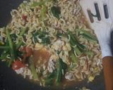 Foto langkah ke 3 dari resep Mie Kuah Sawi Tomat Pedas.