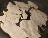 Foto del passaggio 2 della ricetta Petto di pollo agli aromi