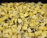 Foto del paso 2 de la receta: 🥔🧅🌶️ Guarnición picante de papas y cebolla al curry 🌶️ al horno 🌶️🧅🥔