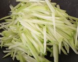 Foto langkah ke 3 dari resep Tumis Labu Siam Bawang Putih.