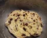 Foto langkah ke 3 dari resep Butter Raisin Bread.