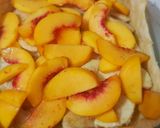 A picture of step 2 of Peach & Apple pie تورطة التفاح و الدراق.