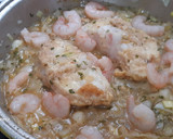 Foto del paso 5 de la receta: Rape en salsa, con gambas