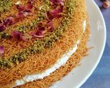 A picture of step 6 of Othmaliyeh or Kunafa with Cream.