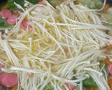 Foto langkah ke 4 dari resep Sop jamur enoki.