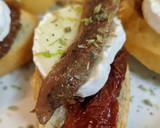 Foto del paso 3 de la receta: Pincho de tomate seco, queso de cabra y anchoa