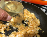 Foto del paso 3 de la receta: Chuletas de cerdo en salsa de cebolla y tomate a la plancha