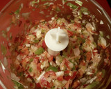 Foto del paso 2 de la receta: Salsa de tomate casera picante, con aceitunas y jengibre rosa.