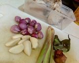 Foto langkah ke 1 dari resep Ayam Suwir Masak Tomyam.
