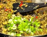 Foto langkah ke 8 dari resep Nasi Goreng Kambing Saffron Timur Tengah.