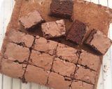 Foto langkah ke 12 dari resep Triple Chocolate Brownies ala Ummu Allegra.