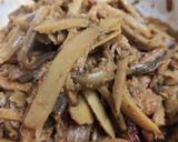 Une image de l'étape 3 de Burger végétalien façon « Pulled Pork » aux écorces de bananes.