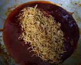 Gambar langkah 5 resipi Burger Malaysia (Pau Sambal).