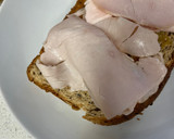 Foto del paso 3 de la receta: Tostada de desayuno saludable con huevo poché