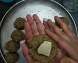 A picture of step 10 of Pizza flavoured kofta in creamy spinach gravy.