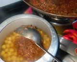 A picture of step 5 of Punjabi chhole.